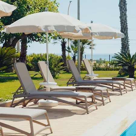 Ξενοδοχείο με διαμερίσματα Sikelika Sul Mare 4*