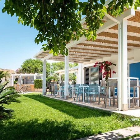 Ξενοδοχείο με διαμερίσματα Sikelika Sul Mare 4*